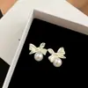 Pendientes de Perlas con Lazo de Aguja Plateada para Mujer, Diseño de Nicho, Pendientes Retro Simples, Elegantes y Versátiles, Pendientes de Gama Alta