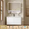 Tocador de baño engrosado y ahorrador de espacio con diseño en color crema, que cuenta con un lavabo redondeado, lavabo cerámico integrado y un lavabo de una sola pieza.