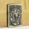 Encendedor de Queroseno Rueda de Amolar Vintage con Bestia Mítica Pixiu en Relieve Color Bronce, A Prueba de Viento, Encendedor de Cigarrillos Único Antiguo Nostálgico