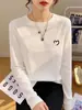 Camiseta feminina de algodão puro com costela, gola redonda, manga longa, para o início do outono, na cor branca, estilo coreano, versátil, que rejuvenesce, top base para o dia a dia