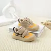 Nuevos Zapatos de Algodón para Niños Otoño/Invierno Suela Blanda Superficie de Cuero Más Terciopelo Zapatos de Bebé Niños Niñas Ligeros Zapatos de Tabla Zapatos Deportivos