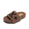 Versión coreana de 2024 otoño e invierno para mujer bordadas de lana de cordero para interior para el hogar de algodón pantuflas de uso cálido una palabra pantuflas de lana al por mayor