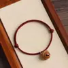 Pulsera de Cascabeles de Madera de Durazno Natural con Hilo Rojo para Protección, Buena Suerte y Seguridad en el Año de Nacimiento; Regalo para Amigas, Parejas o Regalo de Cumpleaños