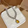 Colar com Pingente de Zircônia Gota de Chama Vermelha, Corrente Clavicular de Luxo Leve de Alta Qualidade, Colar Simples da Moda Versátil para Mulheres