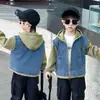 Jaqueta Jeans Masculina Primavera e Outono 2026 Nova Estilosa Corta-vento com Capuz Top de Primavera da Moda Infantil