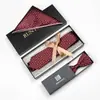 Accesorios para Traje Formal de Negocios para Hombre Set de Tres Piezas Corbata Pajarita Pañuelo de Bolsillo Rojo con Puntos de Polka Atado a Mano En Stock Venta al por Mayor