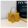 Bolso pequeño de lujo ligero transfronterizo para mujer, nuevo modelo 2026, bolso caja pequeño de moda versátil vintage para un solo hombro o cruzado