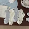 Calcetines florales pequeños para mujer, calcetines finos apilables de primavera y verano, calcetines de estilo coreano dulces con borde de encaje hasta la mitad de la pantorrilla, calcetines versátiles para mujer para el verano