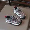 Zapatos de Senderismo para Exteriores para Niños 2026 Nuevo Estilo Otoño Zapatos para Niños Anticolisión Antipatadas Zapatos Deportivos Transpirables Antideslizantes