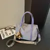 Bolsa tote feminina em tecido de nylon, grande capacidade, adequada para o verão, pode ser usada na transversal, nova bolsa de ombro versátil estilo vintage 2026