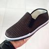 Zapatos de tela del viejo Pekín de fábrica suela de goma para mujer zapatos de tela elástica cuadros rojos cuadros de café zapatos de lona tradicionales