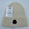 En stock Gorro de Invierno Coreano Casual de Punto Moda Marca para Hombres y Mujeres Cálido para el Frío Rayas Verticales Engrosado Gorro de Lana
