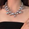 Collar de cuentas grandes de plata de estilo frío de alta calidad para mujer, cadena de clavícula corta, elegante y simple, diseño de collar con sentido de nicho