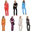 Conjunto de jaqueta curta com zíper e capuz iaiamgia slim fit e calça com estampa de letras e design de costura em contraste