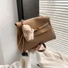 Bolso Tote de Cuero Mate Retro Nuevo para Mujer Otoño e Invierno 2025, Bolso de Hombro Cruzado de Alta Gama para Viajero con Gran Capacidad