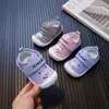 Zapatos de tela para bebé de primavera y otoño, zapatos para niño pequeño de 0-1-2 años, suela blanda, zapatos individuales, zapatos chillones para bebé, anti-patadas, zapatos para niño y niña