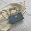 Bolso pequeño de estilo coreano para mujer, bandolera de hombro con cadena sencilla y moderna, con textura cuadrada, para primavera y verano de 2023.