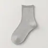 Calcetines desechables para hombre, calcetines de algodón de color liso, uso diario, absorbentes de sudor, resistentes al olor, calcetines finos de verano hasta la pantorrilla, esenciales para viajar, al por mayor