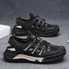 Sandalias Casuales para Hombre 2025 Nuevo Verano Malla Transpirable Huecas Zapatos de Moda Pantuflas Venta al por Mayor Transfronteriza