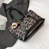 Bolso Tote Versátil de Moda Coreano para Mujer 2025 Nuevo Bolso de Hombro de Gran Capacidad para el Trabajo Bolso Casual de Axila para Mujer
