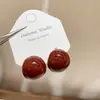 Brincos Vermelhos de Luxo Acessível de Alta Qualidade para Mulheres Outono e Inverno 2025 Novos Brincos Estilo Hong Kong Retrô Brincos Elegantes Estilosos do Instagram