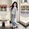 Conjunto moderno e estiloso de duas peças para crianças mais velhas: moletom de manga comprida para primavera e outono e jeans de corte solto com estampa de estrelas para meninas