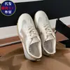 Tênis de Treino Alemão de Nicho Feminino Verão 2026 Novo Cabedal de Couro Sapatos Brancos Versátil Solado Plano Sapatos Casuais Esportivos Sapatos com Painel de Malha