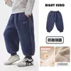 Pantalones gruesos forrados de felpa para niños estilo Europa del Este, nueva colección de invierno 2026 para niños, ropa de invierno para bebé, pantalones deportivos cálidos y casuales