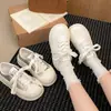 Zapatillas blancas de suela gruesa de moda populares para aumentar la altura para mujer, 2026 nuevo verano versátil de caña baja casual board shoes