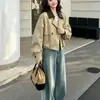 Gabardina corta estilo coreano para mujer, nueva moda otoño 2026, cuello de cuero con bloques de color, doble botonadura, talla petite, moderno