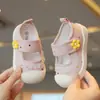 Sandálias Florais de Bolinhas da Moda de Verão 2026 para Meninas, Tênis Respiráveis de Malha Estilo Princesa Coreana para Crianças
