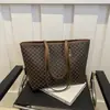 Bolsa Grande de Moda Simples Feminina 2025 Inverno Nova Bolsa Tote Fashionável Bolsa de Ombro Portátil Grande Capacidade para o Dia a Dia