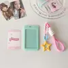 Hisocute Estuche para Tarjetas con Colgante de Estrella de Chica Dulce Cubierta Deslizante Estuche para Tarjeta de Acceso de Autobús Estuche para Tarjetas de 3 Pulgadas Captura de Estrellas