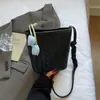 2025 Nuevo Bolso Cruzado Moda Nicho Simple Bolso de Hombro Portátil para Viaje Pequeño Bolso Tejido Cruzado para Mujer