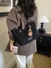 Bolso grande portátil transfronterizo para mujer 2026 modelo nuevo simple diario moda tote bag gran capacidad bolso de hombro moderno