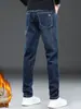 Ropa para Hombre Maple House / Colección Otoño/Invierno 2026: Jeans rectos para hombre, con forro polar, engrosados, modernos y elegantes, para uso de negocios casual.