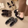 Zapatos Mary Jane únicos con separación de dedos, nueva colección otoño 2026, estilo de lunares franceses, planos de una sola tira con punta poco profunda para mujer