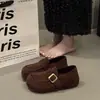 Sapatos Femininos Novos de Salto Baixo 2026 com Aumento de Altura Escondido Outono Mules Estilo Old Money Slip-ons Dois em Um Mocassins Femininos de Solado Macio Versátil