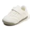 Zapatillas de entrenamiento alemanas para niños 2026 primavera y otoño zapatillas deportivas para niños zapatillas casuales de tabla zapatillas blancas pequeñas para niñas suela blanda zapatos de bebé Forrest Gump