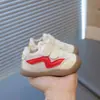 Novos Sapatos de Bebê Primavera 2026 0-2 Anos Sapatos para Crianças Pequenas Solado Macio Bebê Desenho Animado Fofo Tênis para Meninos e Meninas