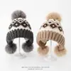 Gorro de lana para niños de comercio exterior, gorro de punto jacquard estilo americano con tres pompones, gorro pullover estilo coreano para proteger las orejas para niños mayores, cálido para niños