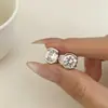 Pendientes Franceses de Lujo Ligero Diseño Único de Temperamento Geométricos de Circonita Oro Rosa para Mujer Modernos Sencillos Versátiles Exquisitos
