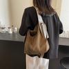 Bolsa de Alta Capacidade para Deslocamento Transfronteiriço para Mulheres 2026 Nova Bolsa Transversal Versátil para Outono e Inverno Bolsa de Ombro Único Estilo Balde