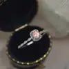 Anillo Abierto Popular Transfronterizo de Cristal Rosa Natural Corte Flor de Hielo Circonita para Mujer Anillo de Lujo Ligero de Gama Alta