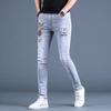 Chegada Nova 2024 Jeans Rasgado Estampado Primavera e Outono Marca Tendência Masculina Slim-fit Skinny Estilo Coreano Calças Casuais Tendência Bordadas