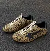 Zapatos de Entrenamiento Alemanes para Mujer 2026 Primavera, Estampado de Leopardo, Cuero de Imitación de Crin de Caballo, Deportivos Casuales, con Estampado de Estrella, que Aumentan la Altura, Zapatos Forrest Gump, Venta al por Mayor a partir de una Pieza