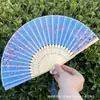 Leque Dobrável Estilo Antigo Transfronteiriço para o Verão, Estilo Chinês, Hanfu, Cheongsam, Leque Pequeno Dobrável de Bambu Portátil para Mulheres