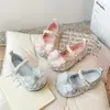 Zapatos de Princesa con Pedrería para Niñas 2026 Otoño Nuevos Zapatos de Cristal para Niños con Diamantes Brillantes y Flores, Hermosos Zapatos Pequeños de Cuero, Zapatos Suaves para Niños