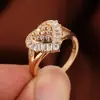 Anillo de Cobre con Forma de Corazón Grande Chapado en Oro y Diamantes Completos Transfronterizo, Estilo Celebridad, Elegante Anillo de Perlas de Lujo para Mujer, Venta Directa del Fabricante
