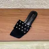Nuevos Zapatos de Mujer de Moda Verano 2026 Estilo Coreano Sandalias Planas con Remaches Versátiles Ligeras Chanclas de Playa